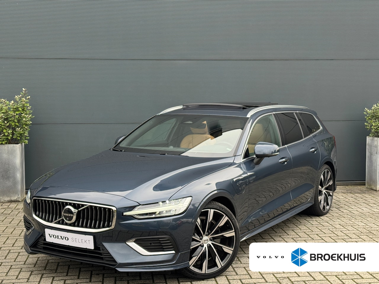 Volvo V60 - 2.0 T8 Plug-in hybrid AWD Ultra Bright | Bowers&Wilkins | Massage | HUD | 360 Camera | - AutoWereld.nl