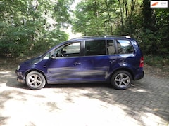 Volkswagen Touran - 2.0-16V FSI Highline