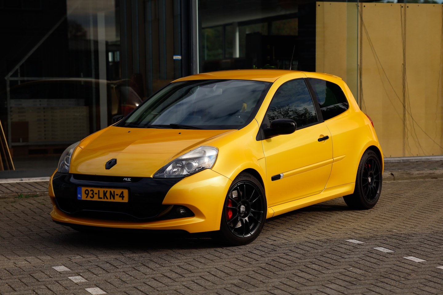 Renault Clio - 2.0 RS Ori NL | Sport | CUP | Recaro's | Akrapovič | Jaune Sirius | OZ - AutoWereld.nl