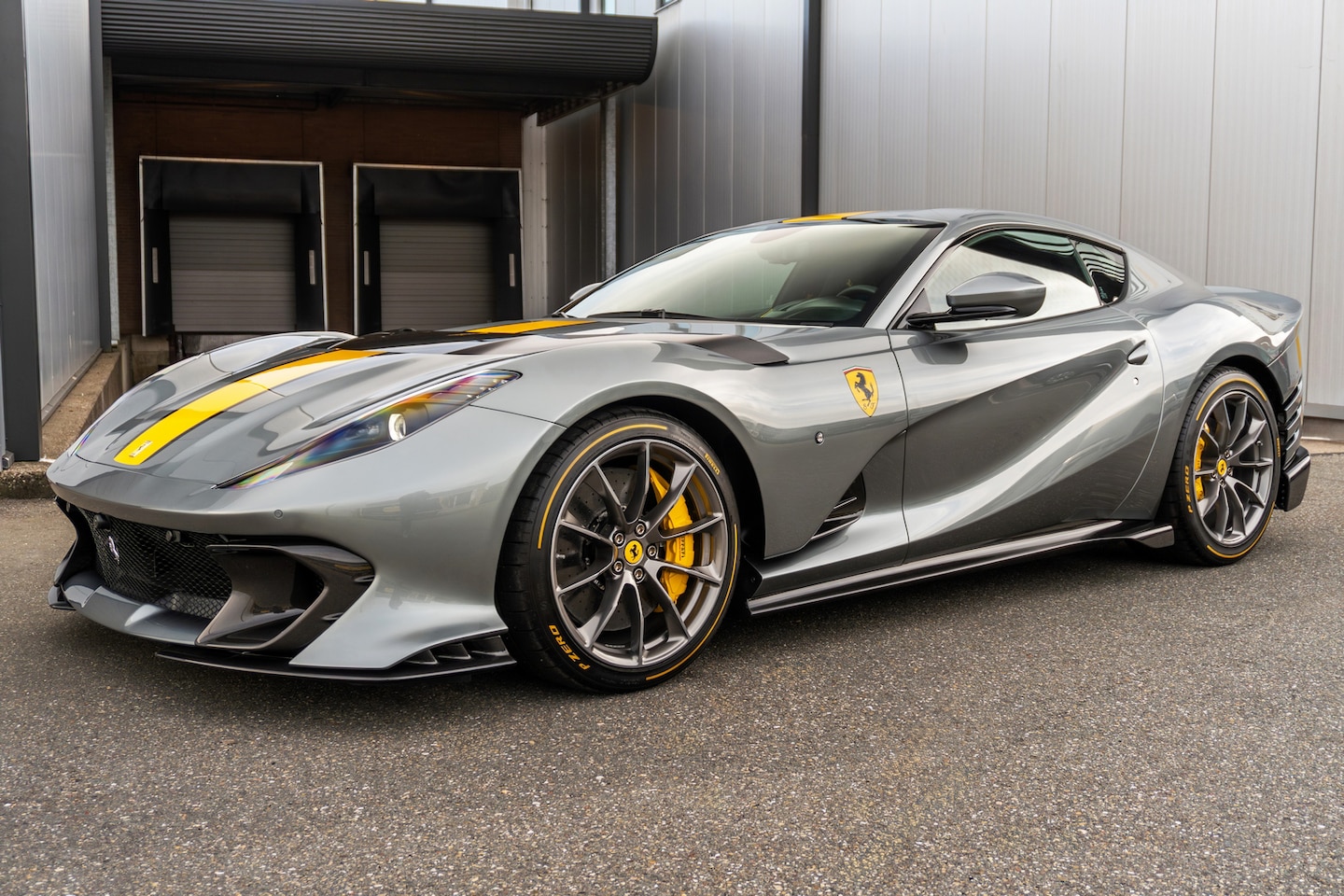 Ferrari 812 Competizione - - Grigio Competizione - Delivery miles! - 1 of 999 - AutoWereld.nl