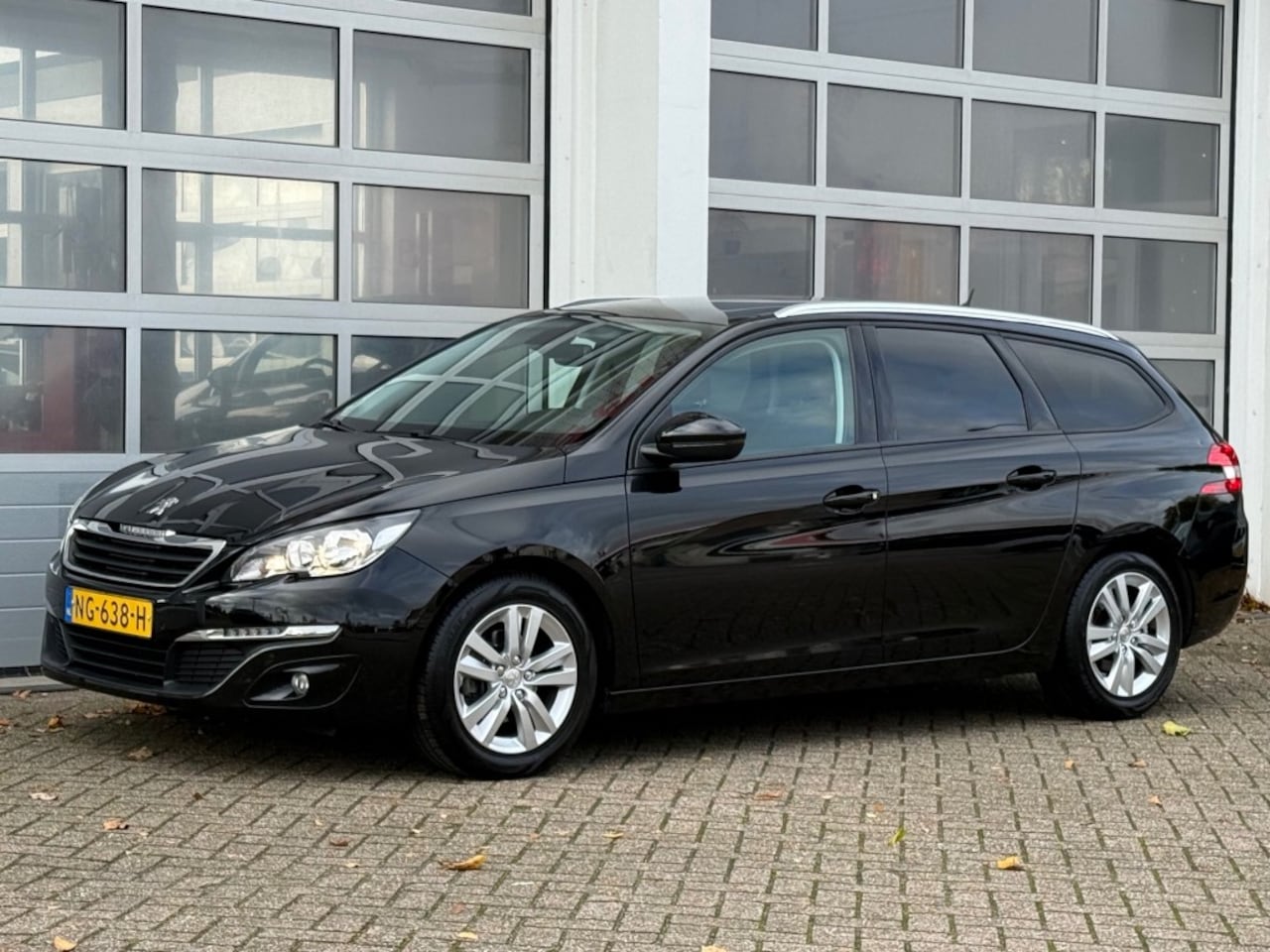 Peugeot 308 - 1.2 Turbo 110PK Executive Navi Clima Pdc Pano - AutoWereld.nl