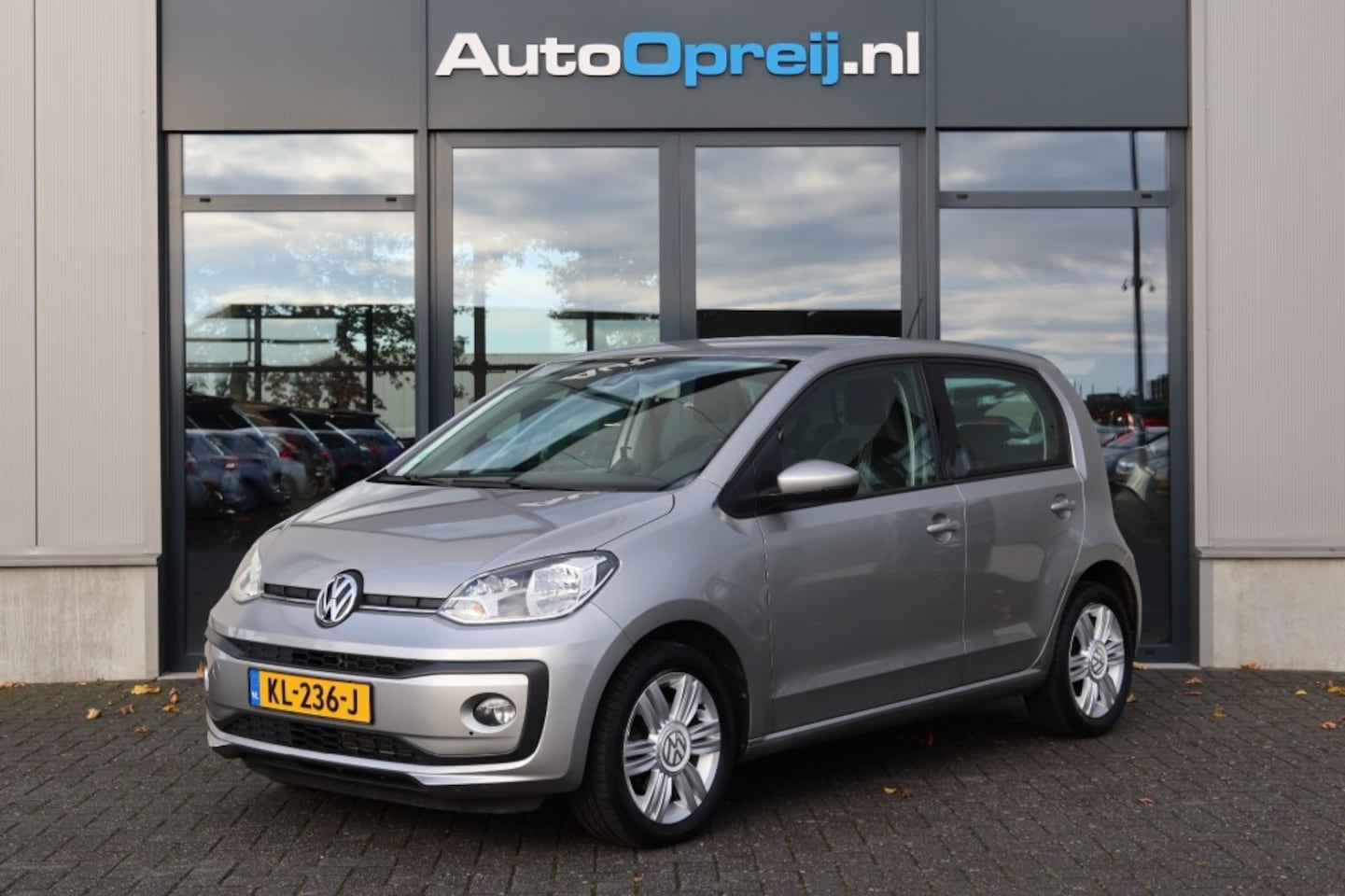 Volkswagen Up! - 1.0 BMT High up! Airco, Cruise, achteruitkijk camera, PDC, 1e eigenaar - AutoWereld.nl