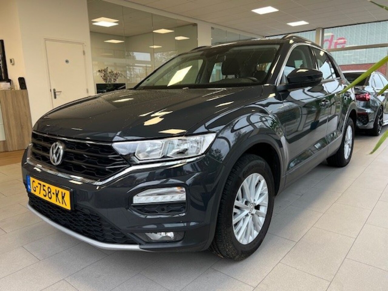 Volkswagen T-Roc - 1.0 TSI Style Trekhaak Parkeer sensoren V+A. - AutoWereld.nl