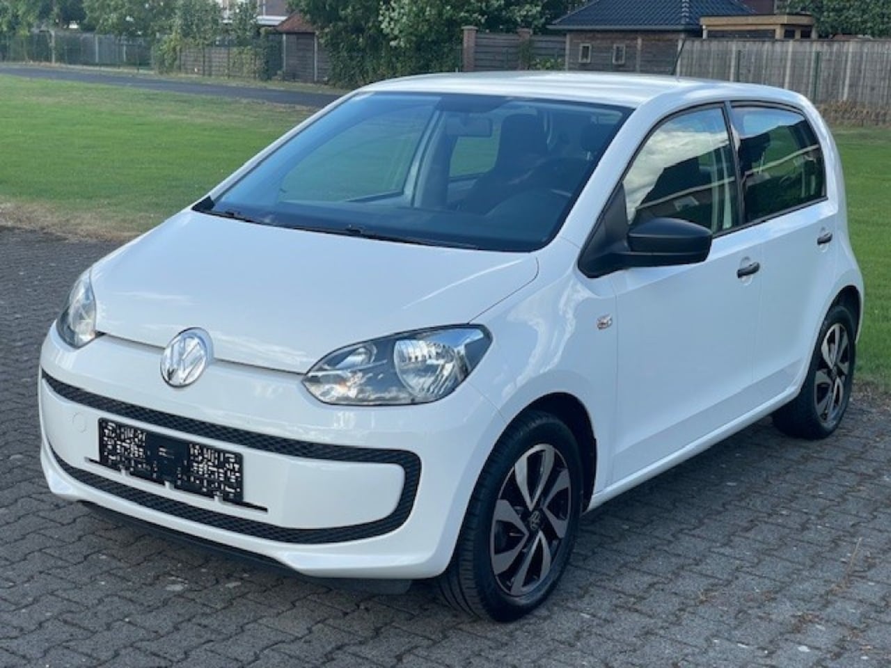 Volkswagen Up! - 1.0 BMP move up!/ Airco/ LM/ 5 Deurs/ Weinig KM's - AutoWereld.nl