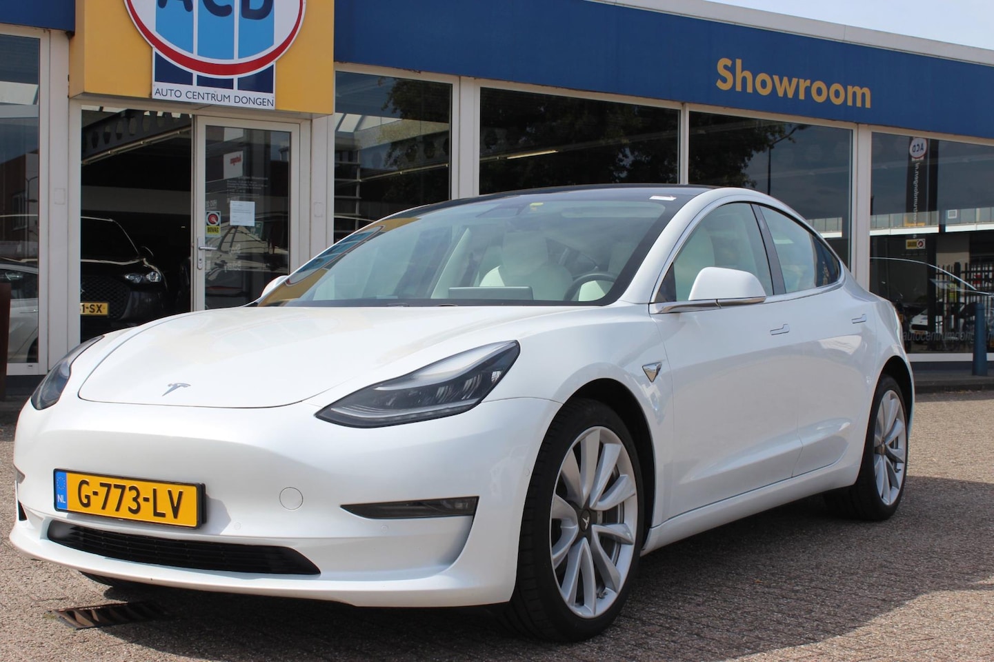 Tesla Model 3 - Standard RWD Plus 60 kWh | 19'' wheels | Metallic lak | Orig. NL | Trekhaak afneembaar | - AutoWereld.nl