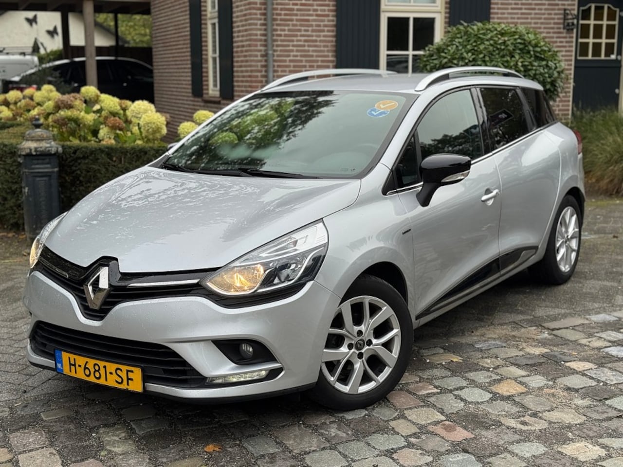 Renault Clio Estate - 0.9 TCe Limited 1e eig | Trekhaak | PDC | Navi | Cruise | LMV16"| NL auto - AutoWereld.nl