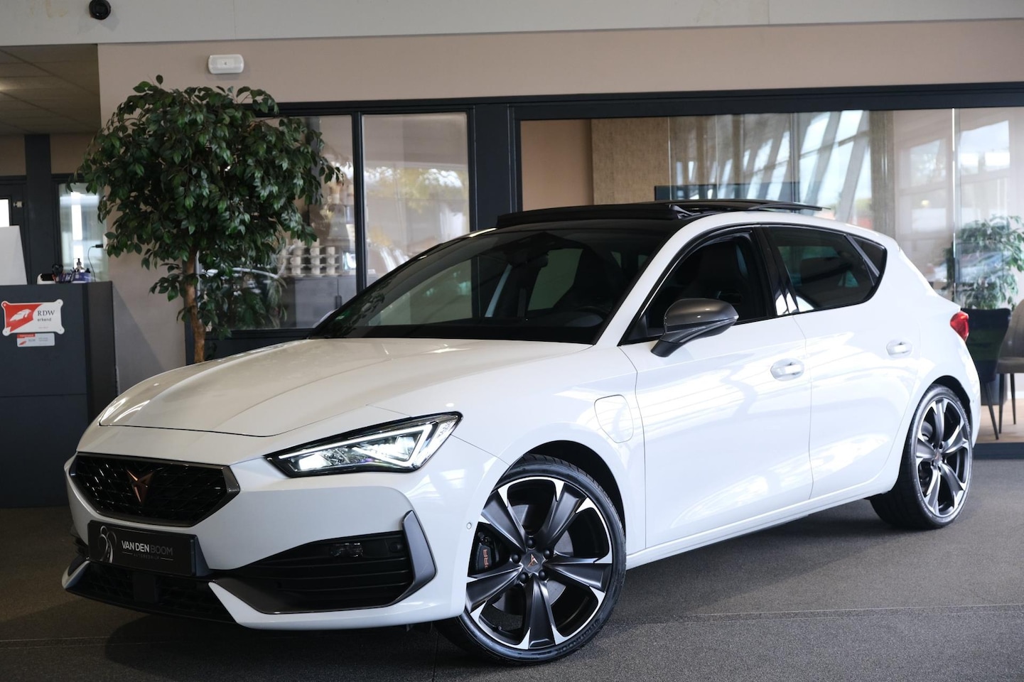 CUPRA Leon - 1.4 e-Hybrid VZ 245PK Pano Led Navi Cam ACC Stoelverwarming - AutoWereld.nl