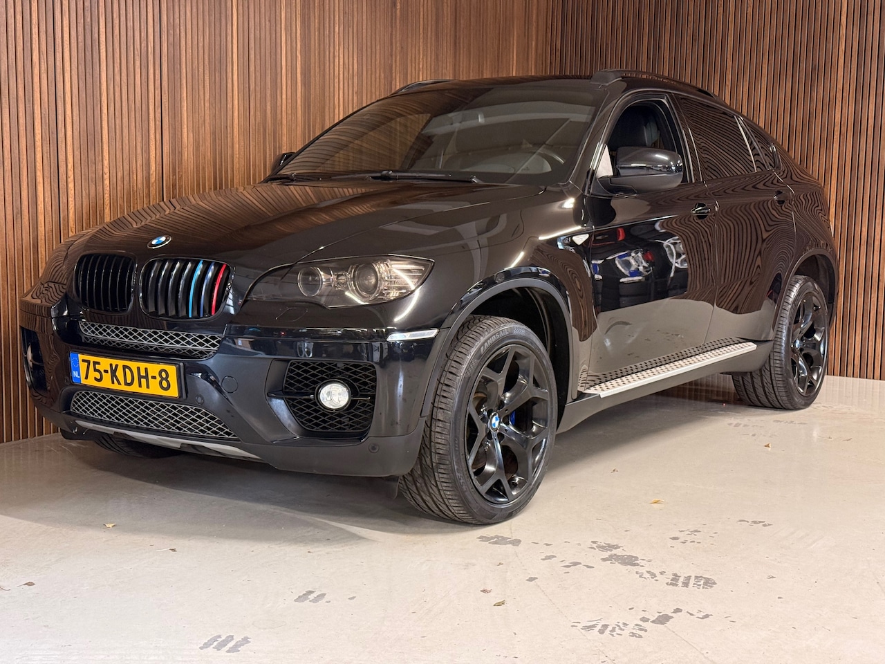 BMW X6 - XDrive35i High Executive - Youngtimer - HUD - Comfort stoelen - AutoWereld.nl