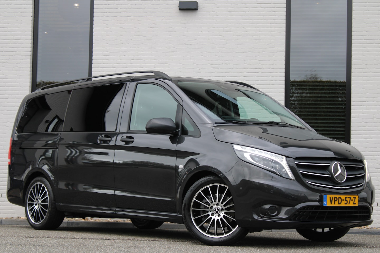 Mercedes-Benz Vito - 119 CDI Aut / Lang / DC / Sport / 2x Schuifdeur / Led-Xenon / Vol Opties / Nette Staat - AutoWereld.nl