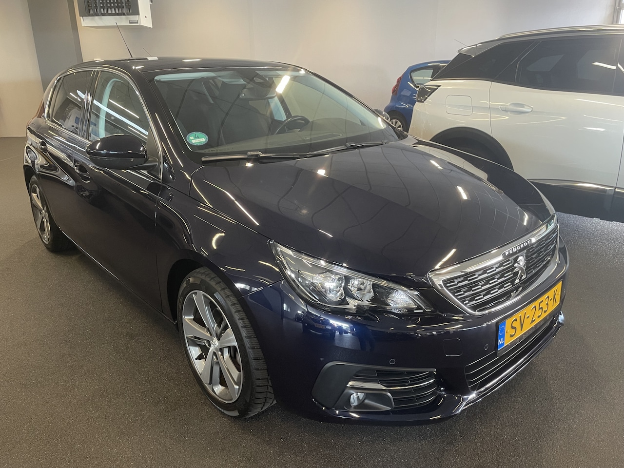 Peugeot 308 - 1.2 PureTech Allure 130pk Navigatie-Verwarmde voorstoelen-Climate control-Parkeersensoren - AutoWereld.nl