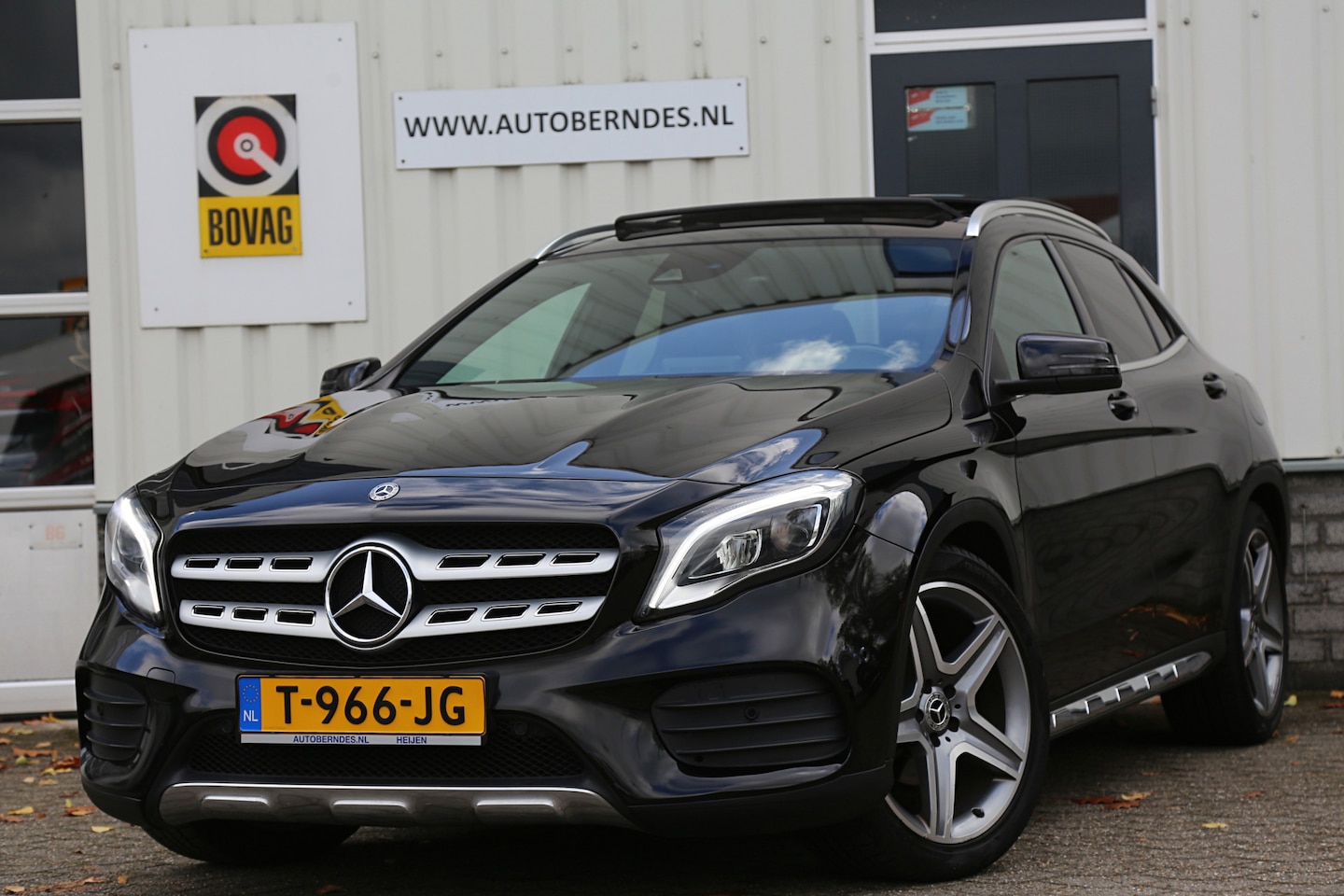 Mercedes-Benz GLA-Klasse - 200 AMG Automaat*Perfect Onderh.*Pano/Sfeer/Half Leder/Stoelverw./LED/Camera/Cruise-Contro - AutoWereld.nl