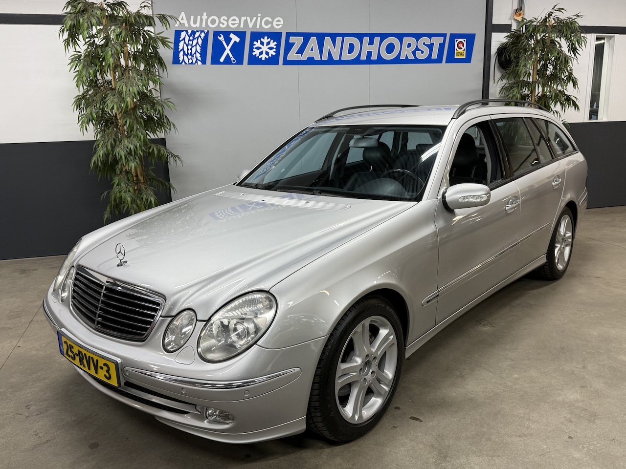 Mercedes-Benz E-klasse Combi - 320 Avantgarde // Luchtvering // Leer // massage stoelen // wegklapbare trekhaak - AutoWereld.nl