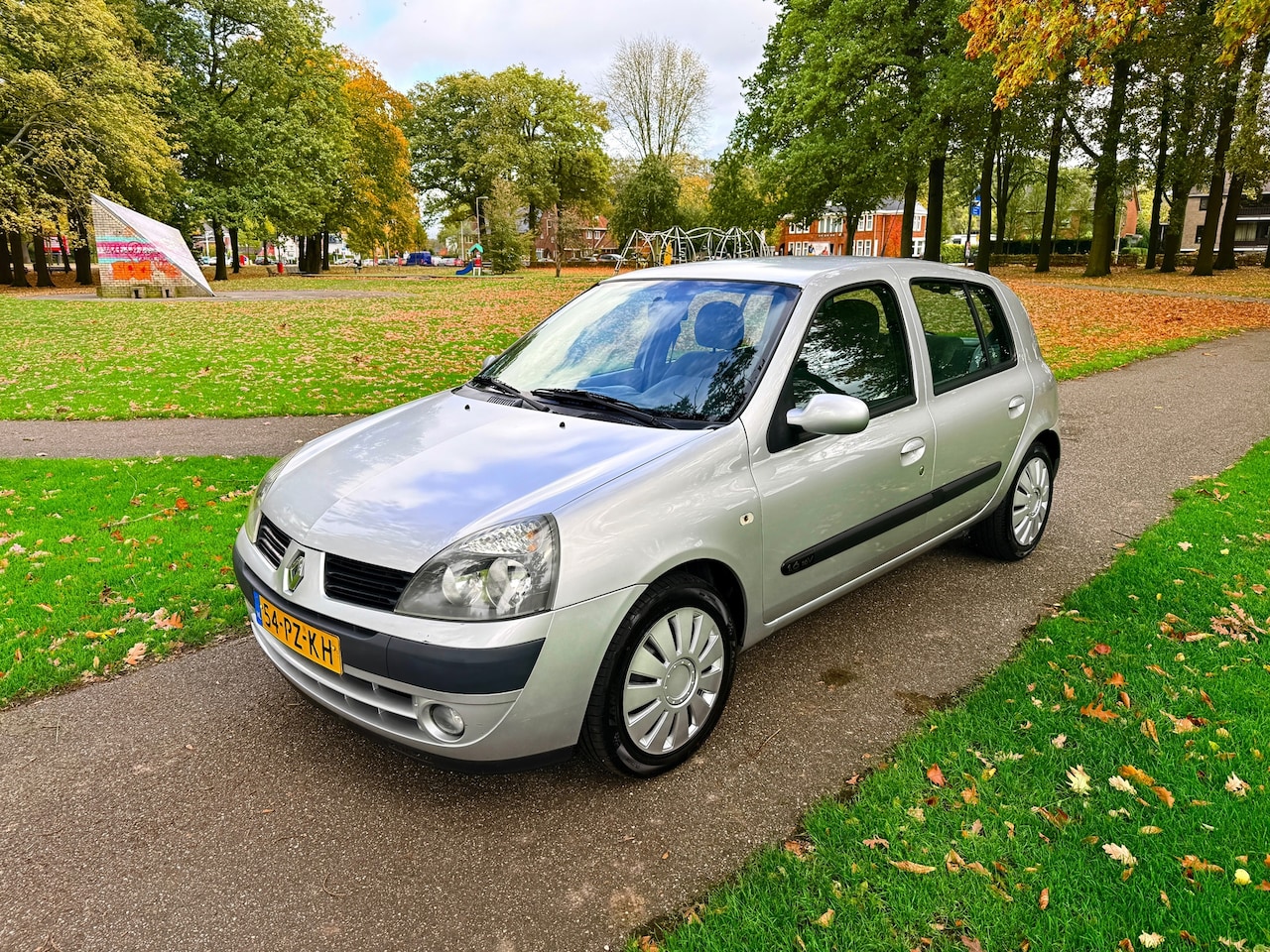 Renault Clio - 1.6-16V Dynamique Luxe 2005 - Apk 8-2026 - AutoWereld.nl