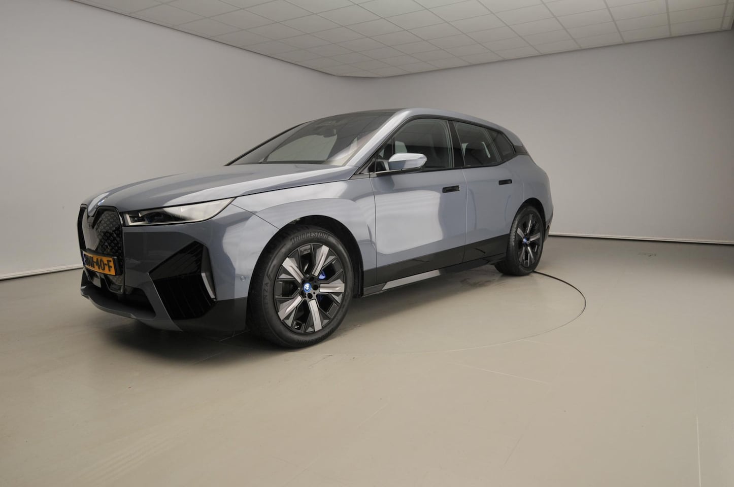BMW iX - xDrive50 | Laserlicht | Navigatie | Panoramadak | Active cruise | DAB | Bowers & Wilkins s - AutoWereld.nl