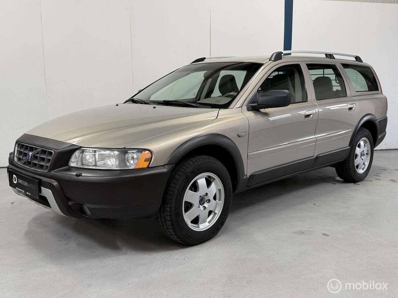Volvo XC70 - 2.5 T Momentum LEER / YOUNGTIMER - AutoWereld.nl
