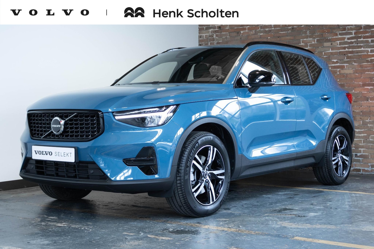 Volvo XC40 - B4 Plus Dark | Verwarmde Voorstoelen+Stuurwiel | Verwarmde voorruit | Semi-Elektrische Tre - AutoWereld.nl