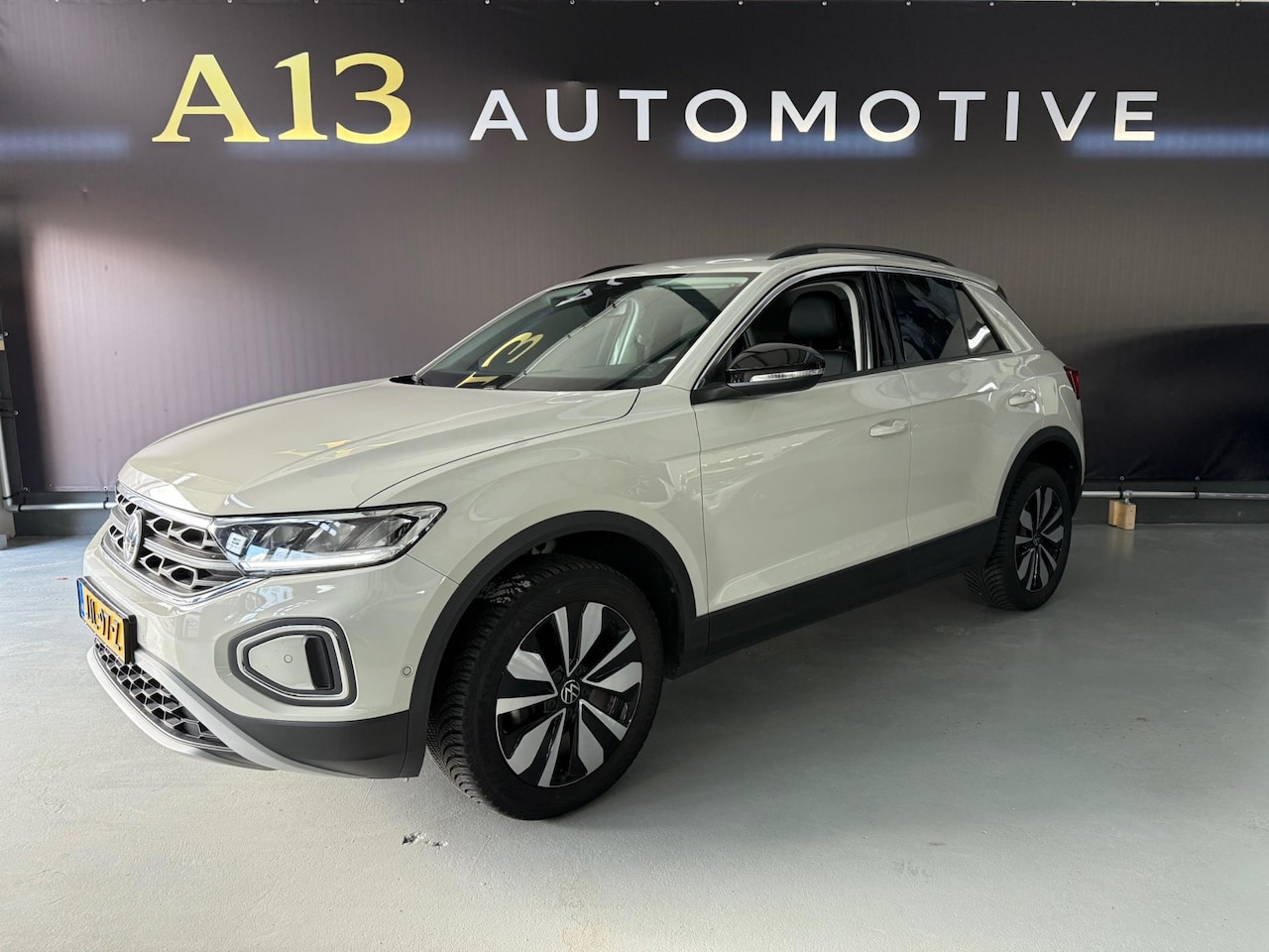 Volkswagen T-Roc - 1.5 TSI Life Edition automaat navi camera goal uitvoering 2025 - AutoWereld.nl