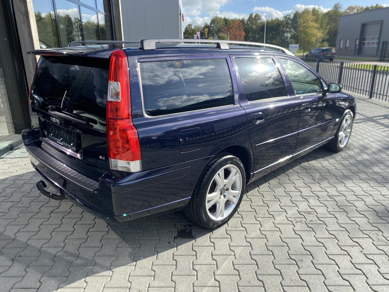 Volvo V70 - 2.4 Momentum Magic Blue 170pk Youngtimer - AutoWereld.nl