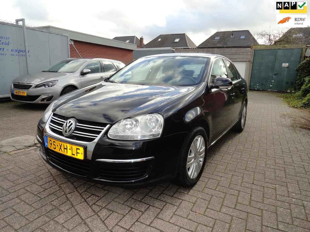 Volkswagen Jetta - 1.6 Comfortline Business NAVI CLIMA - AutoWereld.nl