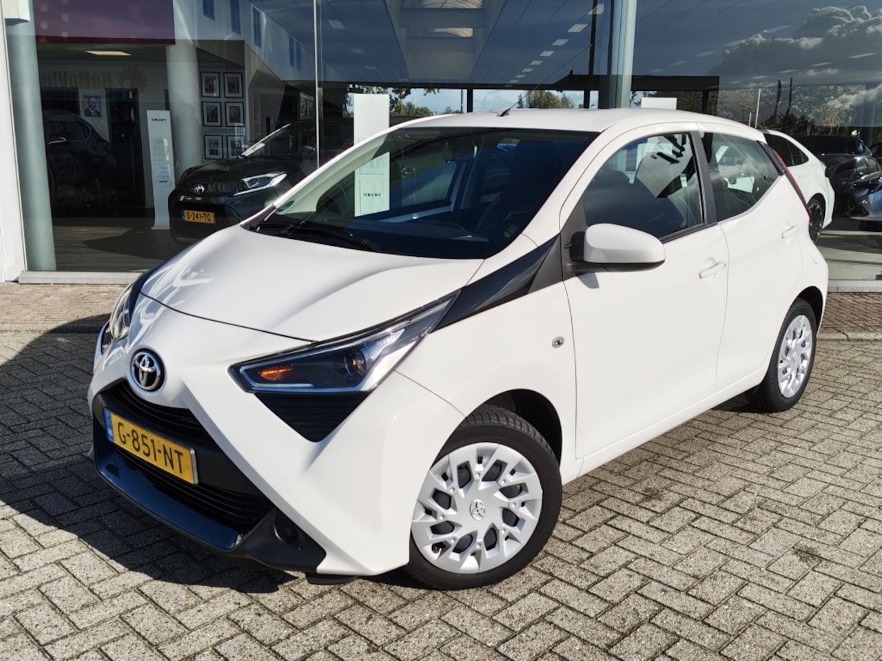 Toyota Aygo - 1.0 VVT-i x-play | Android Auto, Apple Carplay | Achteruitrijcam - AutoWereld.nl