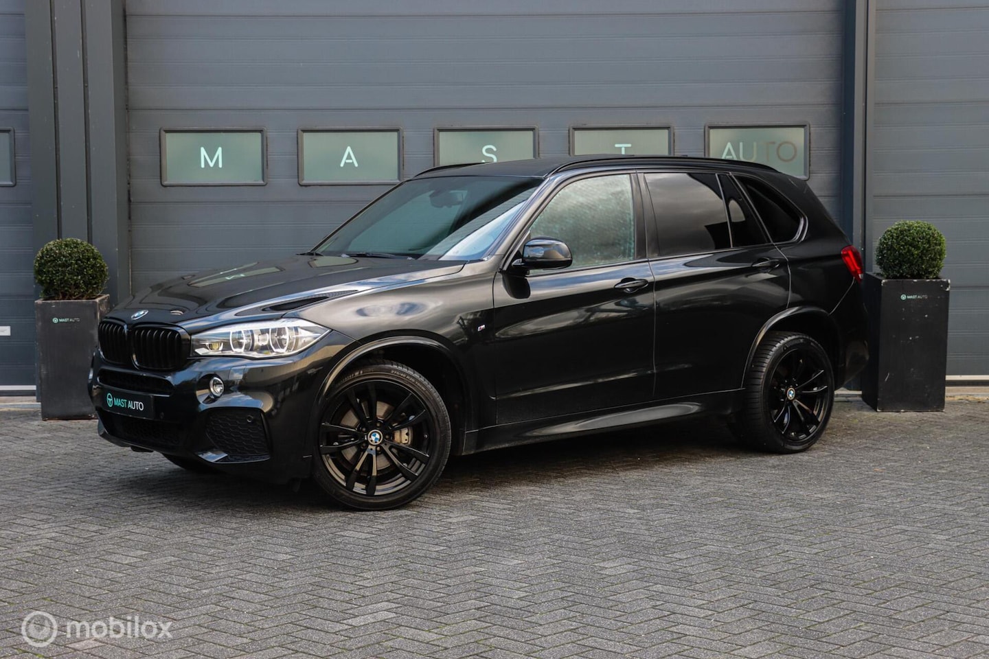 BMW X5 - xDrive30d High Executive|M-sport|Pano|Leder|Soft-close - AutoWereld.nl