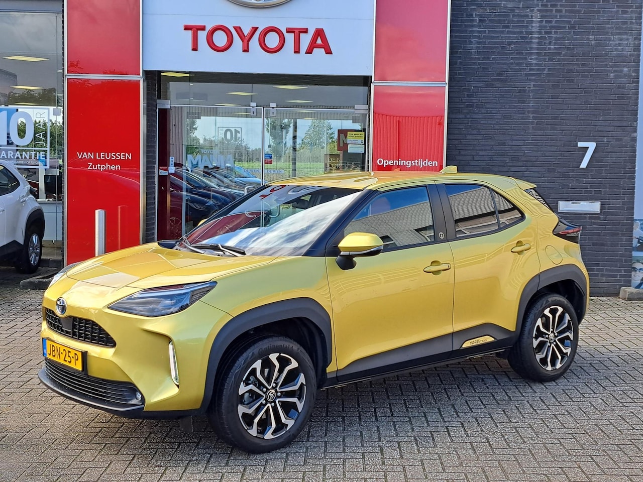 Toyota Yaris Cross - 1.5 Hybrid Dynamic AFNEEMBARE TREKHAAK STOEL- STUURVERW. APPLE & ANDROID NAVI - AutoWereld.nl