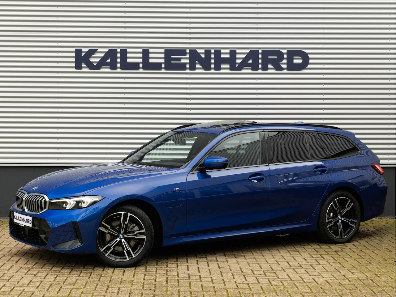 BMW 3-serie Touring - 330e M-Sport - Pano - Trekhaak - ACC - Hifi - Camera - AutoWereld.nl