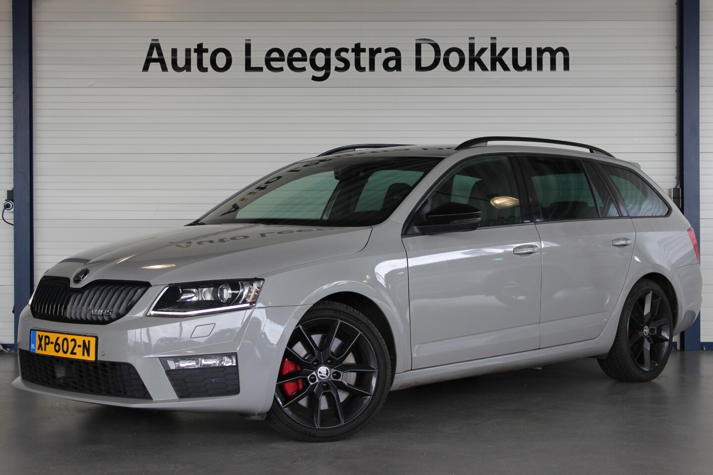 Skoda Octavia Combi - 2.0 TSI RS Steel Grey | Afn. Trekhaak | Xenon/LED | Canton | Elektr. Klep | Navi | Cruise - AutoWereld.nl