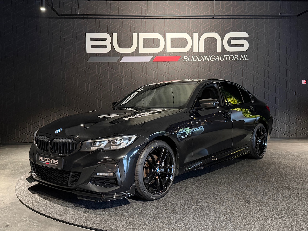 BMW 3-serie - 320e Business Ed | M-performance | Camera | 19'' - AutoWereld.nl