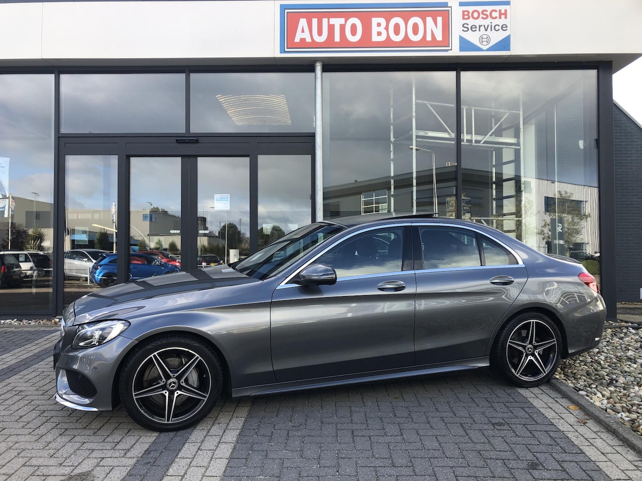 Mercedes-Benz C-klasse - 180 AUTOMAAT 9G-TRONIC AMG PANO/ P-CAM 360/LEER/NAVI/2XPDC/CLIMA/LED/STOELVERWARMING/ - 1 - AutoWereld.nl