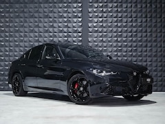 Alfa Romeo Giulia - 2.0 T 280pk AWD Veloce ALL BLACK | Pano | 19"| ACC | Matrix |Side | Memo | ACC |
