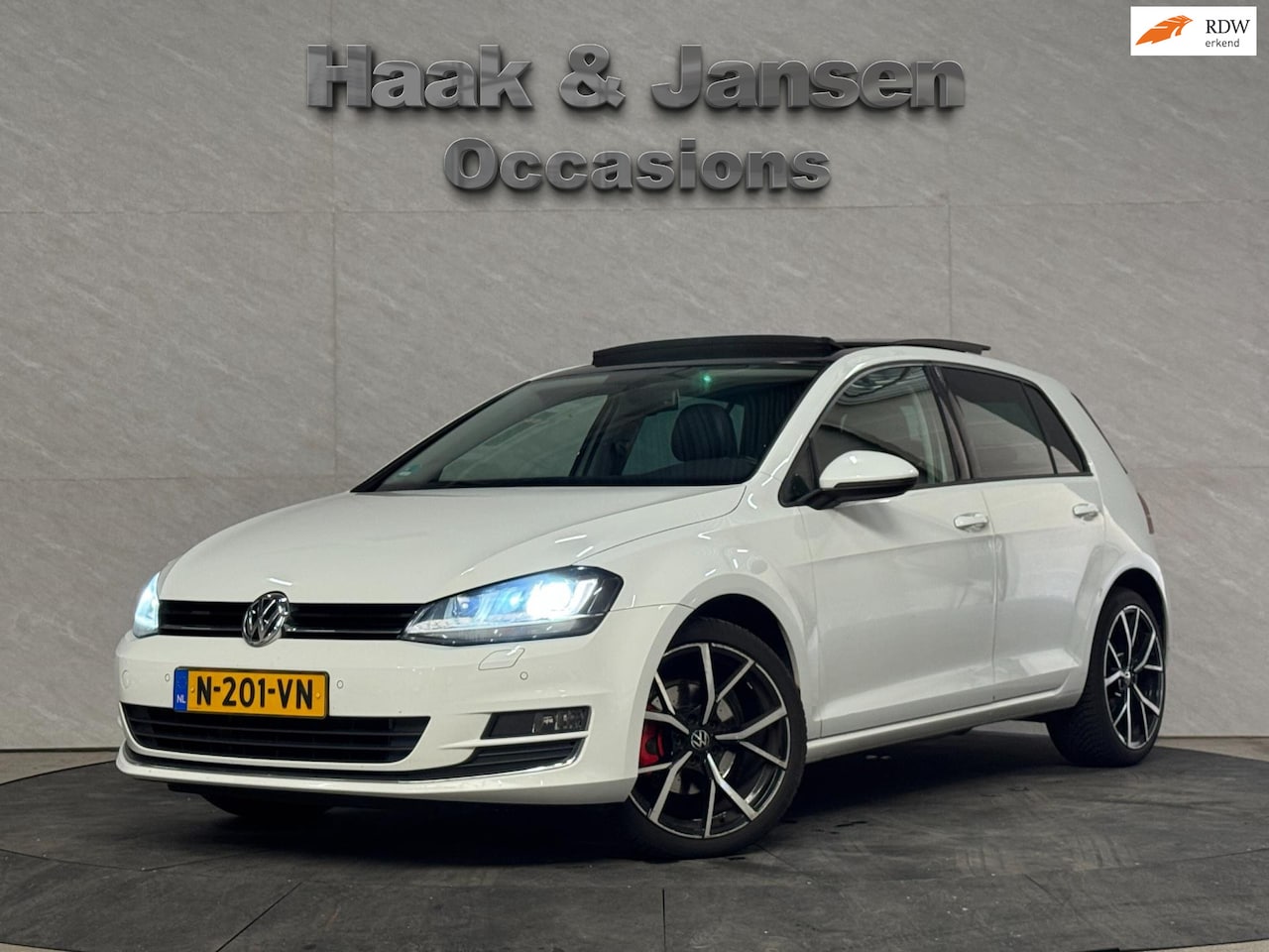 Volkswagen Golf - 1.4 TSI Comfortline Panoramadak Massagestoelen - AutoWereld.nl