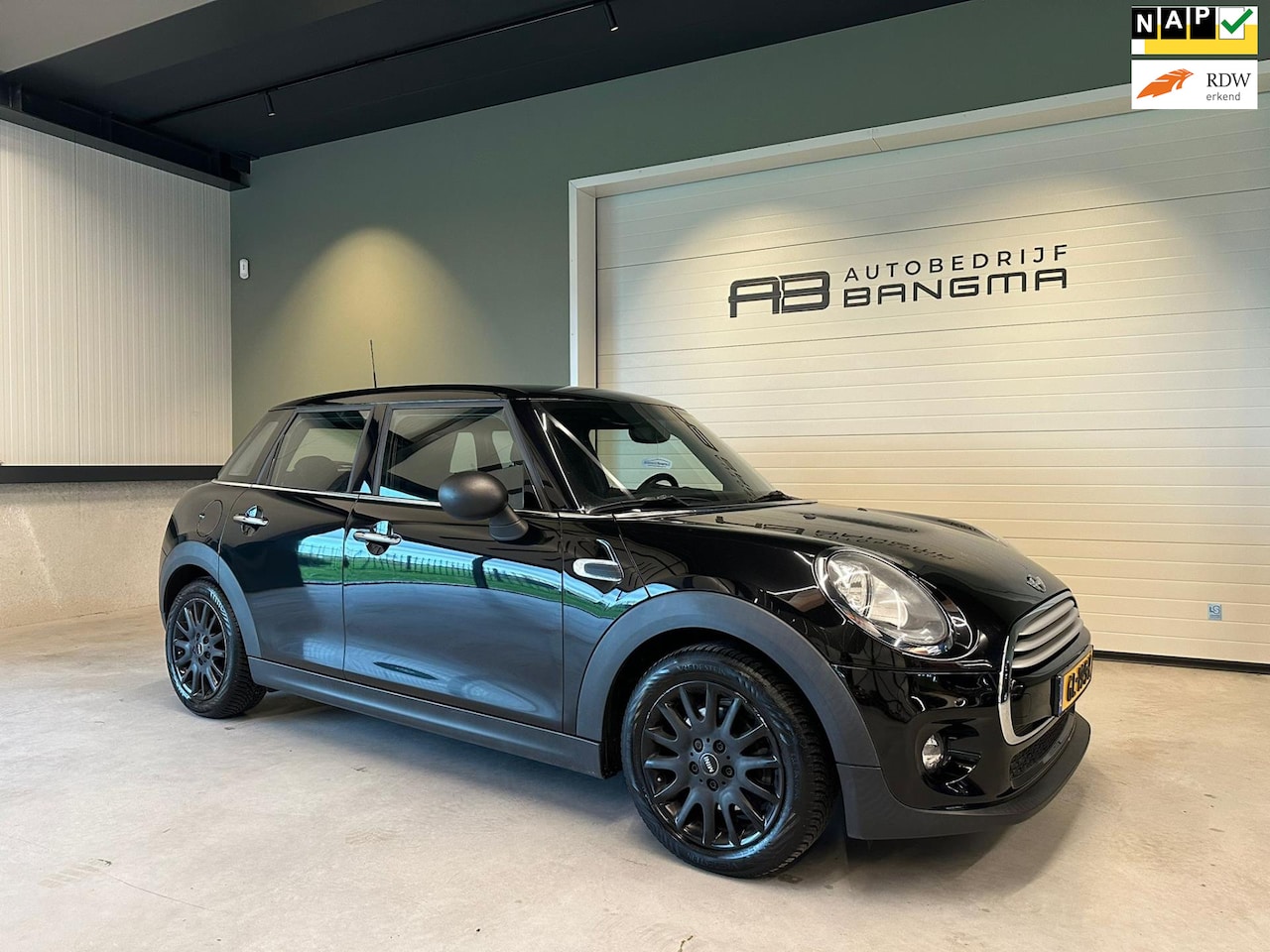 MINI Cooper - Mini 1.5 BUSINESS EDITION/CLIMA AIRCO/LM-VELG/NAVIGATIE/CRUISECONTROL/BLUETOOTH/ISOFIX/HAL - AutoWereld.nl