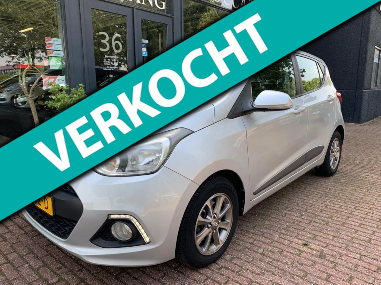 Hyundai i10 - 1.0i i-Motion Comfort Automaat/87Dkm/Clima/PDC - AutoWereld.nl