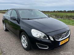 Volvo S60 - 1.6 T3 Kinetic -NAVI-NAP-2 eigenaren