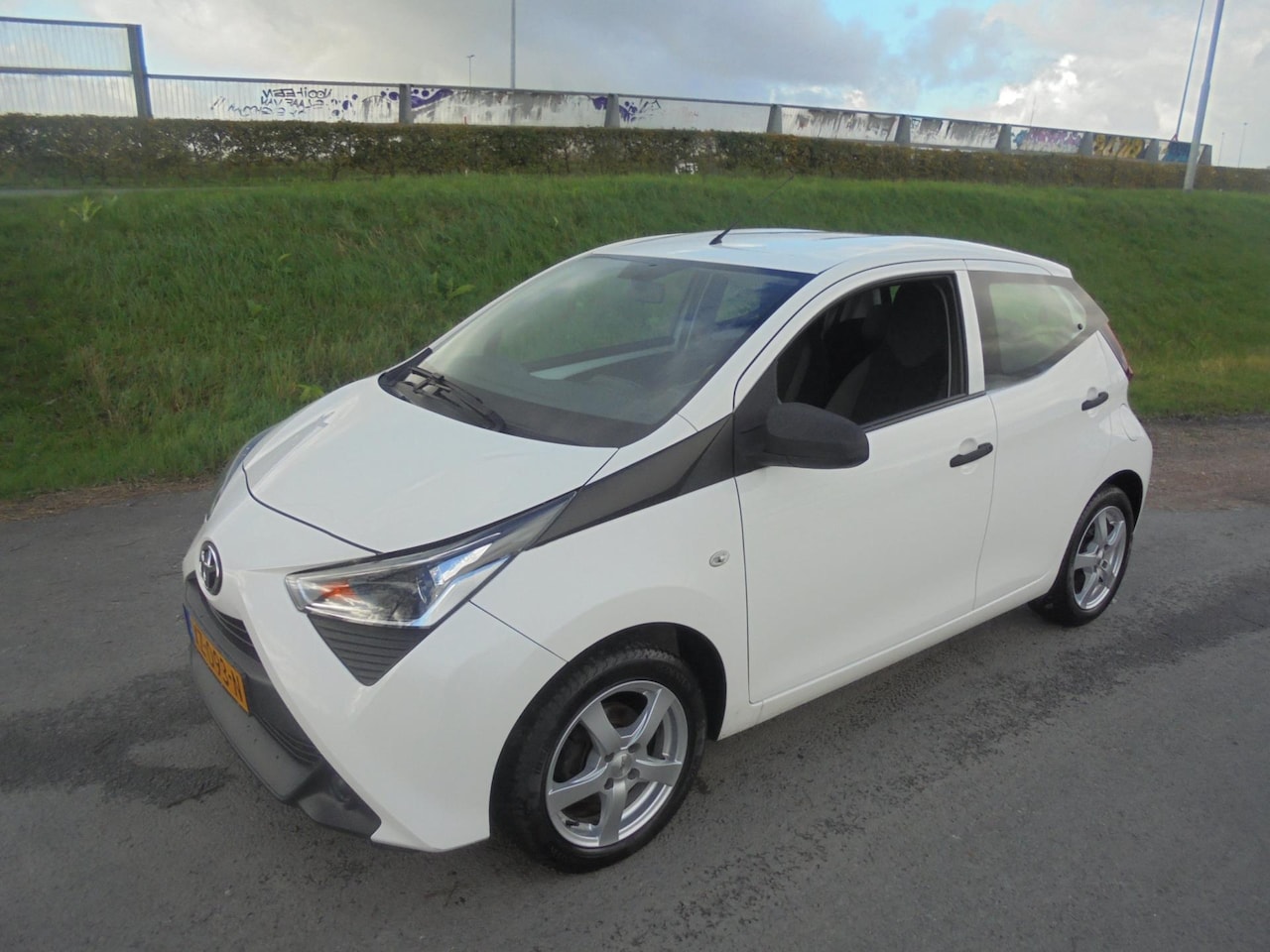 Toyota Aygo - Toyota ayco 1.0 benzine 5 deurs 48.000km eerste eigenaar - AutoWereld.nl