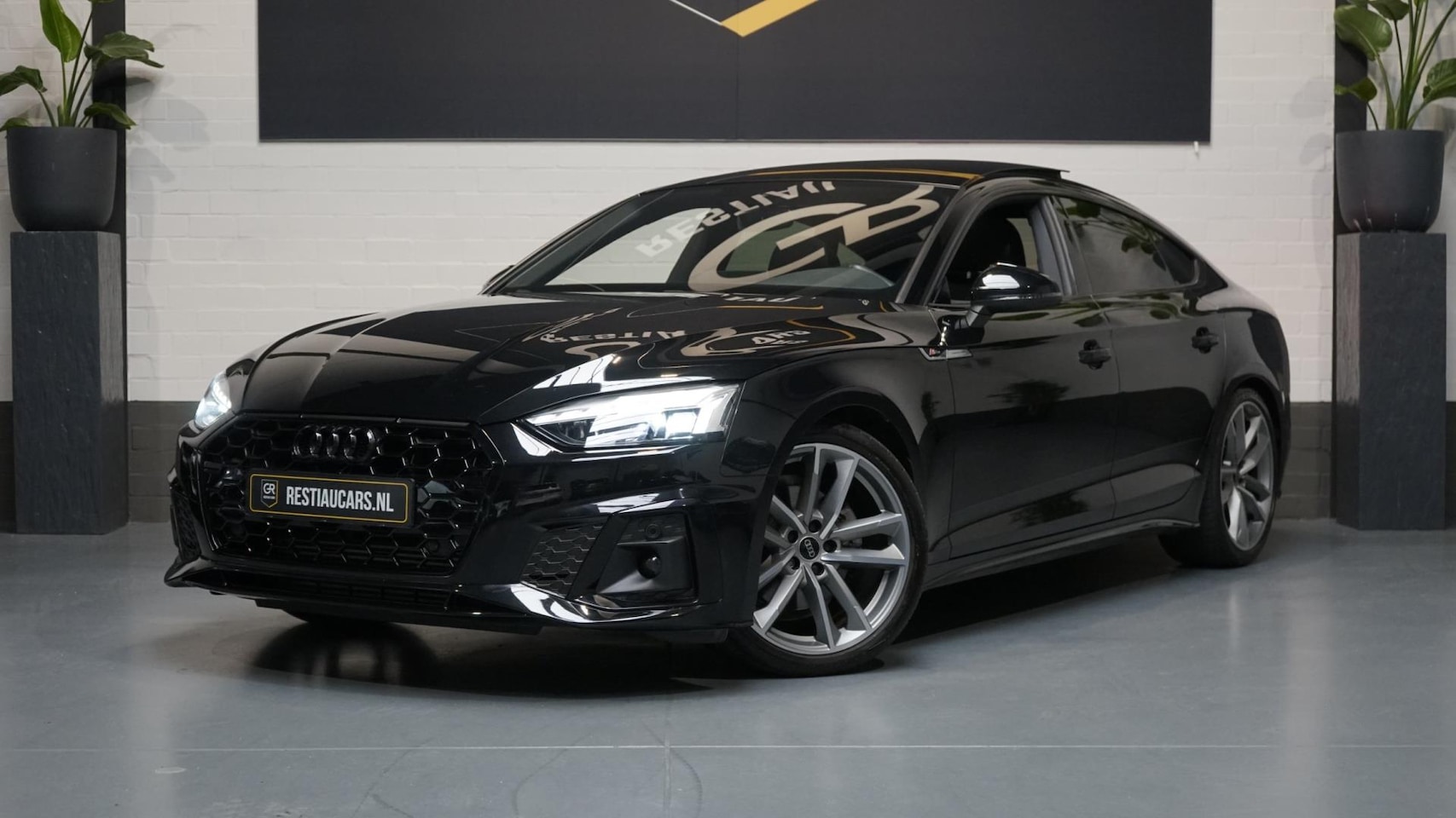 Audi A5 Sportback - 35 TFSI 3x S-Line Black Optik AUTOMAAT-ACC-ALCANTARA-AUDI SOUND-CAMERA-KEYLESS-MATRIX-PANO - AutoWereld.nl
