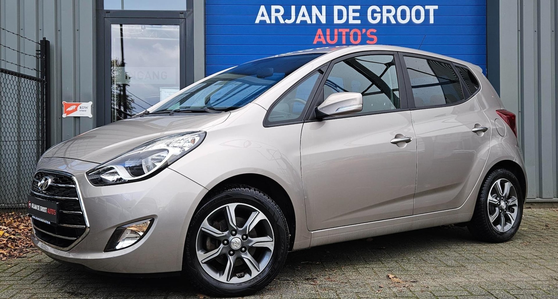 Hyundai ix20 - 1.6i 125PK AUTOMAAT Clima Cruise Navi Camera Hoge instap - AutoWereld.nl