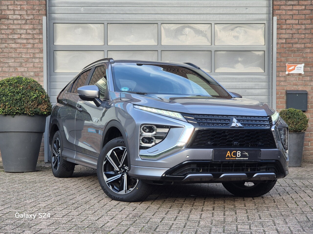 Mitsubishi Eclipse Cross - 2.4 PHEV Executive In absolute nieuwstaat - AutoWereld.nl