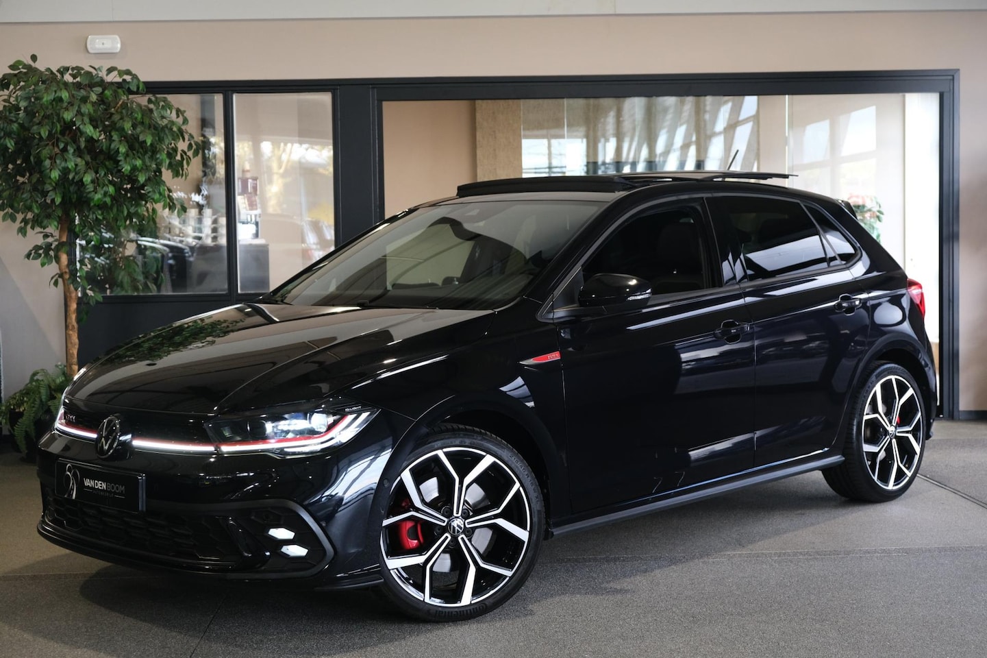 Volkswagen Polo - 2.0 TSI GTI DSG 207PK Pano Alcantara Cam Virtual IQ Led Navi - AutoWereld.nl