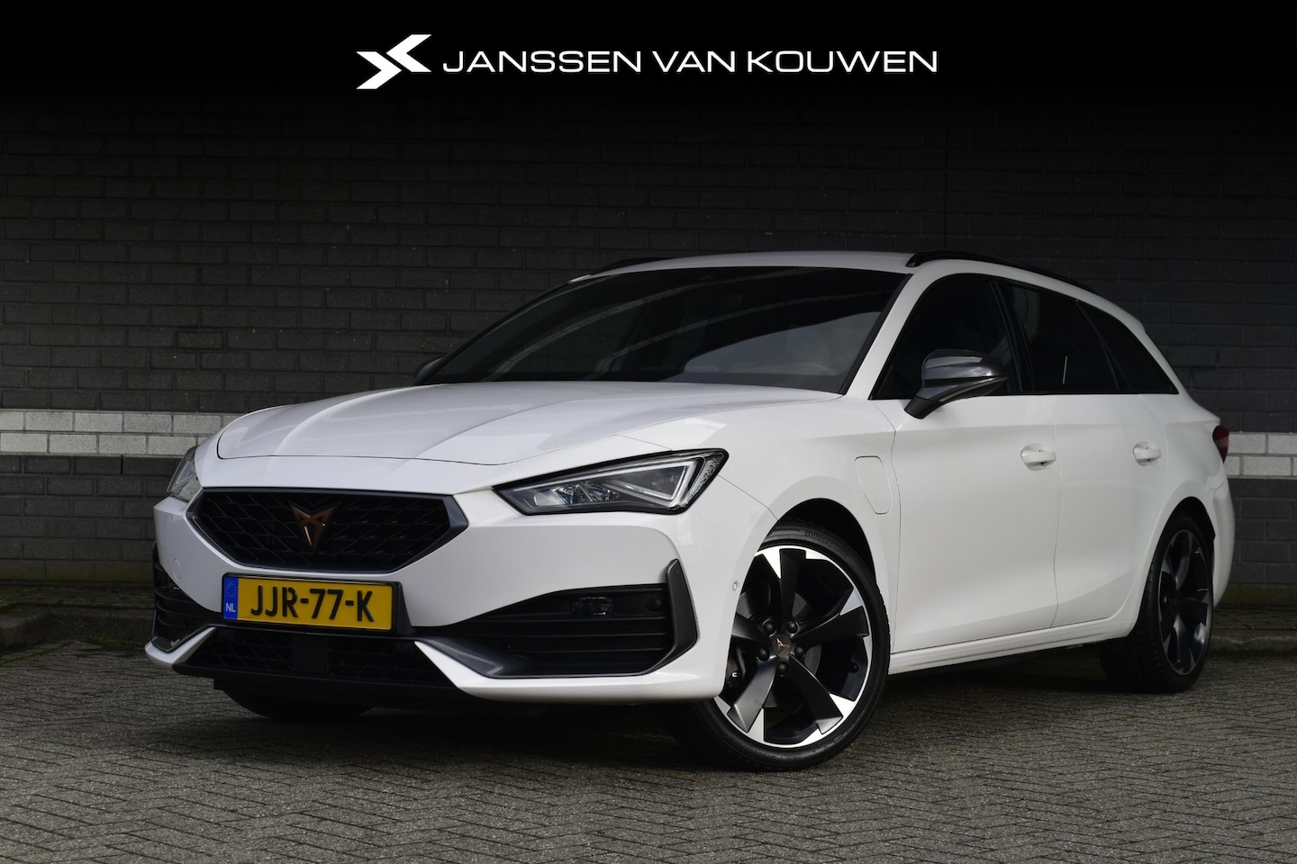 CUPRA Leon Sportstourer - 1.4 e-Hybrid Adrenaline Stuur/Stoelverwarming Navi Clima Apple Carplay - AutoWereld.nl