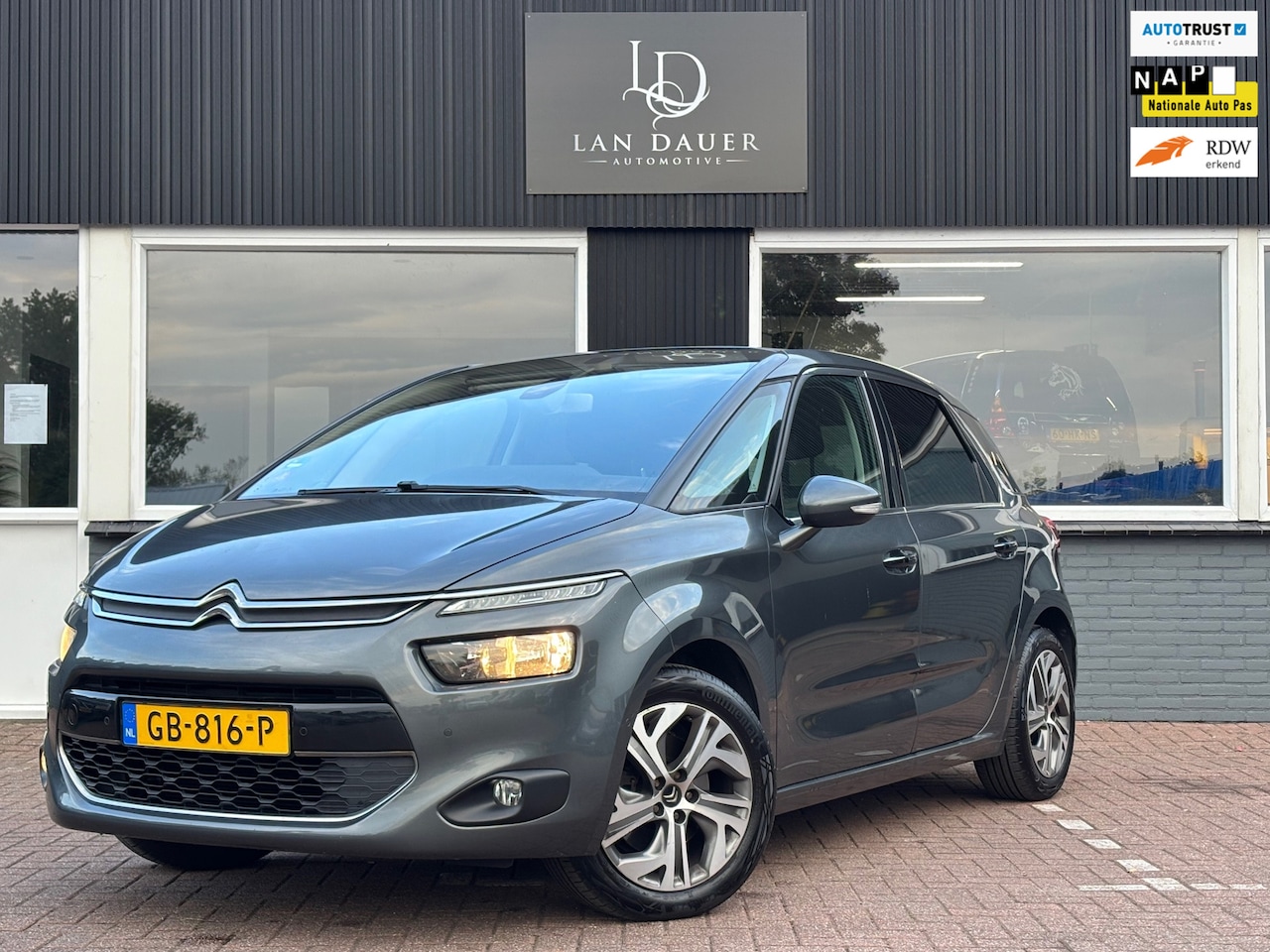Citroën C4 Picasso - 1.6 THP Shine / Dealer OH / Navi /Trekhaak - AutoWereld.nl