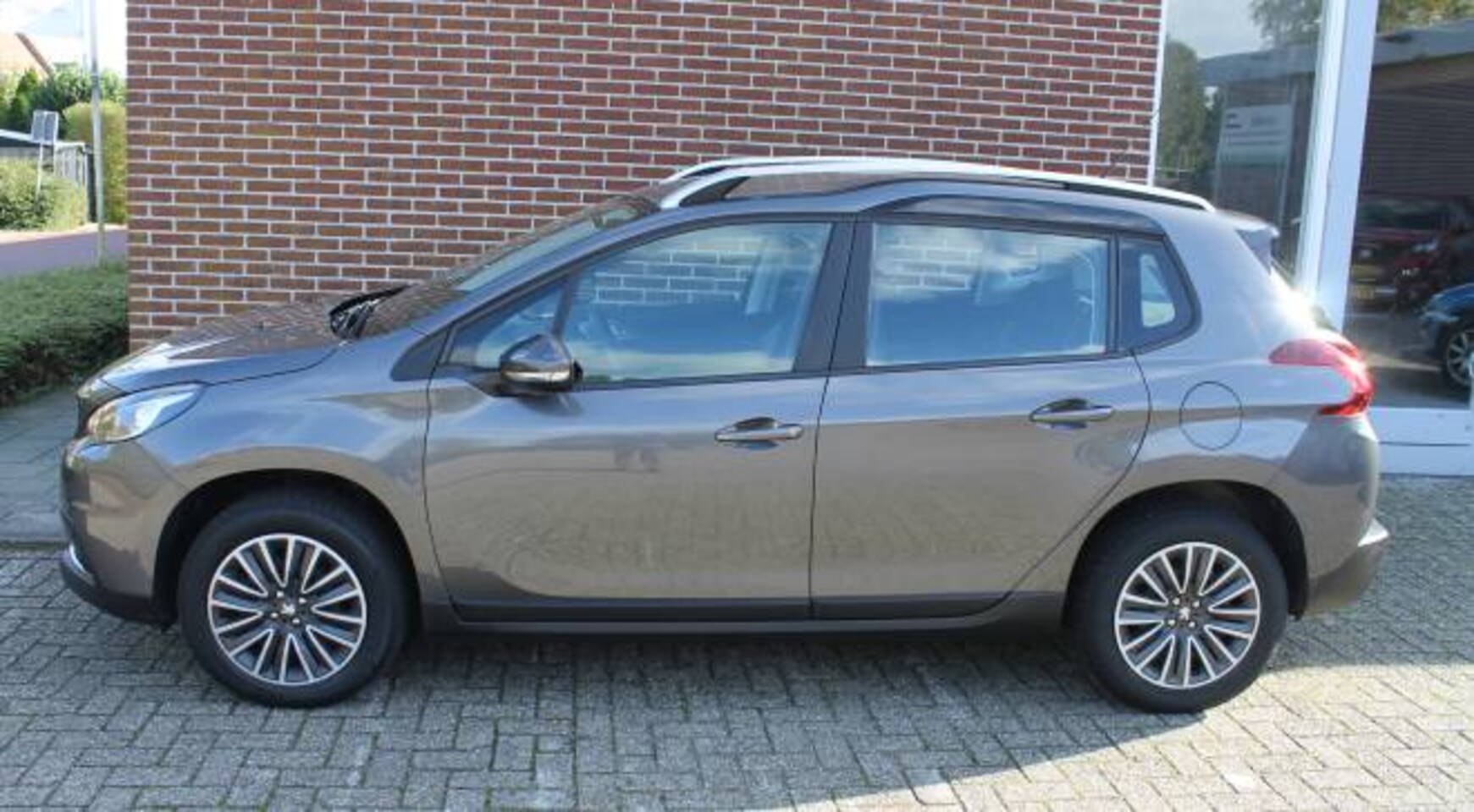 Peugeot 2008 - 1.2 PureTech 110pk EAT Blue Lion