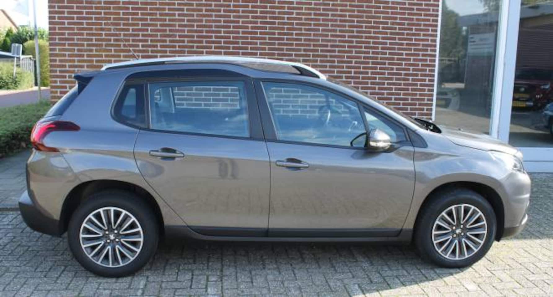 Peugeot 2008 - 1.2 PureTech 110pk EAT Blue Lion