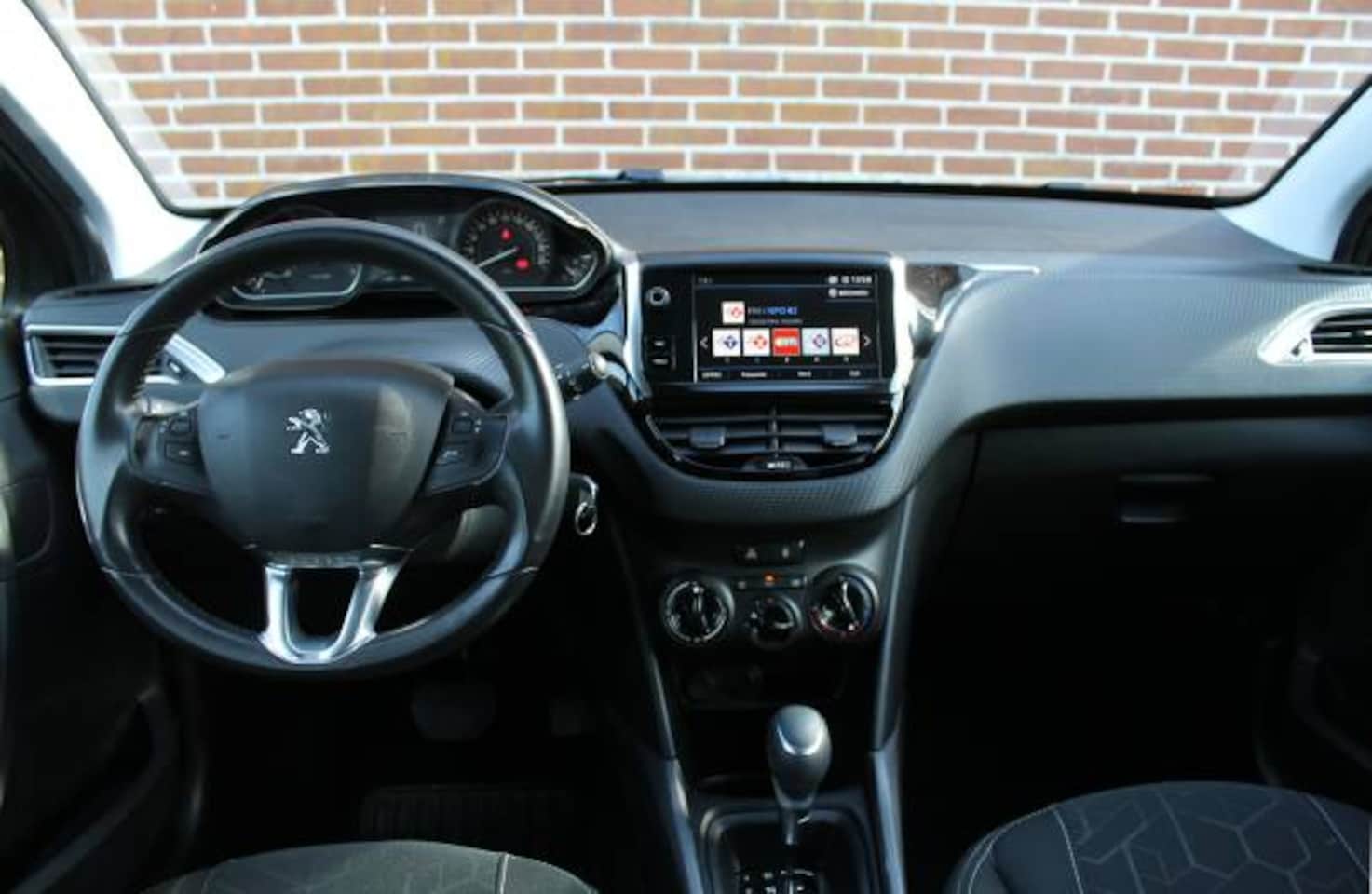 Peugeot 2008 - 1.2 PureTech 110pk EAT Blue Lion