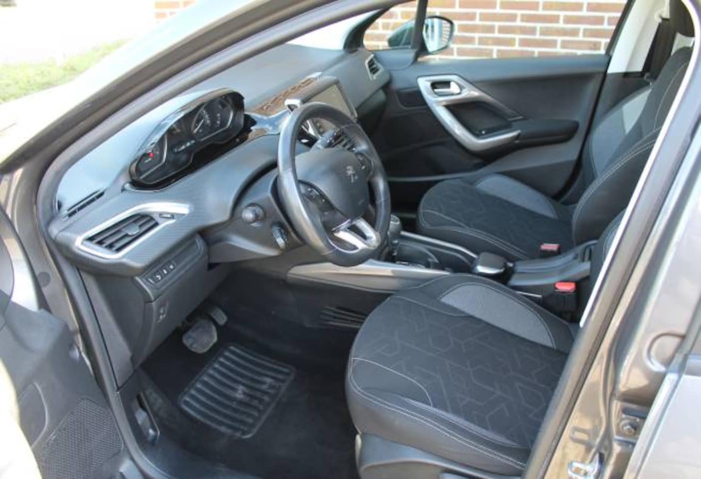Peugeot 2008 - 1.2 PureTech 110pk EAT Blue Lion