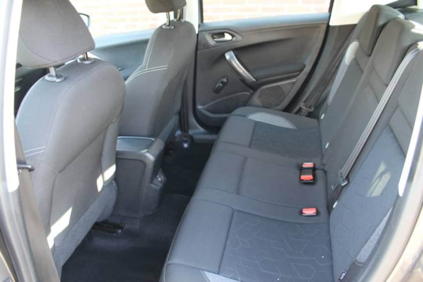 Peugeot 2008 - 1.2 PureTech 110pk EAT Blue Lion
