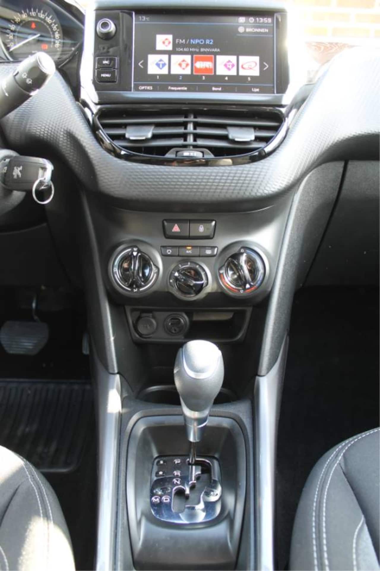 Peugeot 2008 - 1.2 PureTech 110pk EAT Blue Lion
