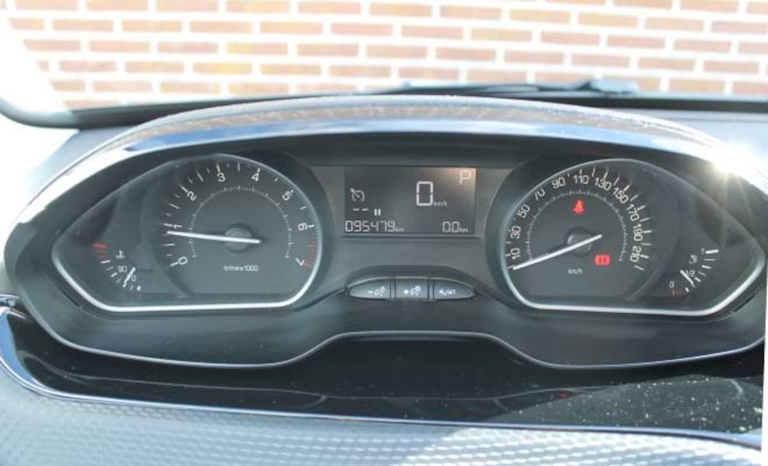 Peugeot 2008 - 1.2 PureTech 110pk EAT Blue Lion