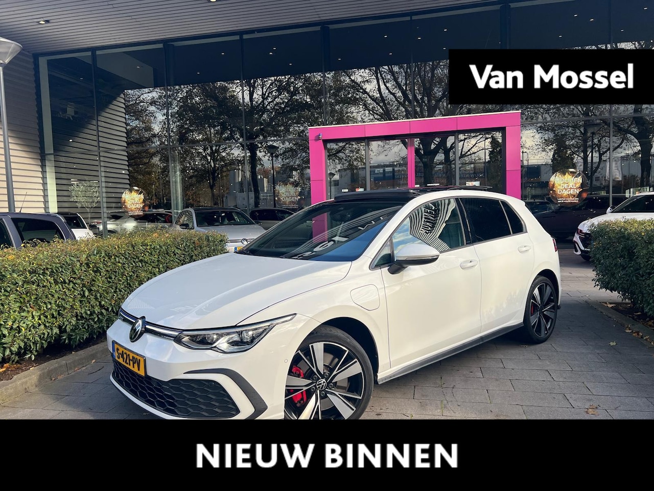 Volkswagen Golf - 1.4 eHybrid GTE | PANORAMADAK | STOELVERWARMING + STUURWIELVERWARMING | APPLE CARPLAY - AN - AutoWereld.nl